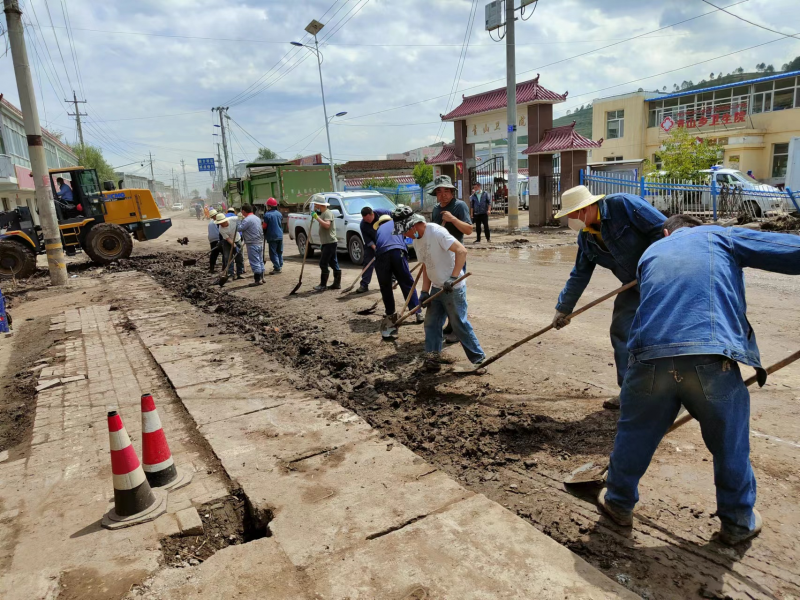 情系家鄉(xiāng)為人民 抗洪救災(zāi)勇?lián)?dāng)&mdash;&mdash;物產(chǎn)工投公司黨員干部、團(tuán)員青年奔赴災(zāi)區(qū)第一線搶險(xiǎn)救災(zāi)