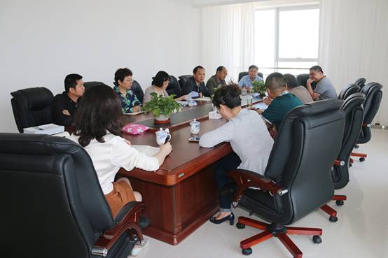 省商務(wù)廳副廳長(zhǎng)朱小青協(xié)同西寧海關(guān)、省檢驗(yàn)檢疫局一行深入企業(yè)就保稅物流中心封關(guān)運(yùn)營(yíng)