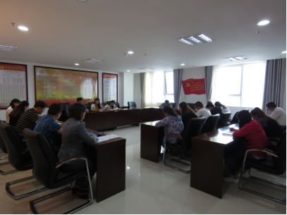 領(lǐng)會(huì)精神實(shí)質(zhì)，迅速掀起學(xué)習(xí)宣傳貫徹團(tuán)的十八大精神熱潮