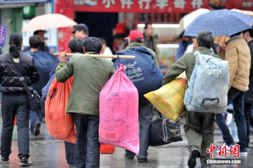 聚焦春節(jié)&ldquo;恐歸族&rdquo;：近鄉(xiāng)情怯，恐懼何來？(圖)